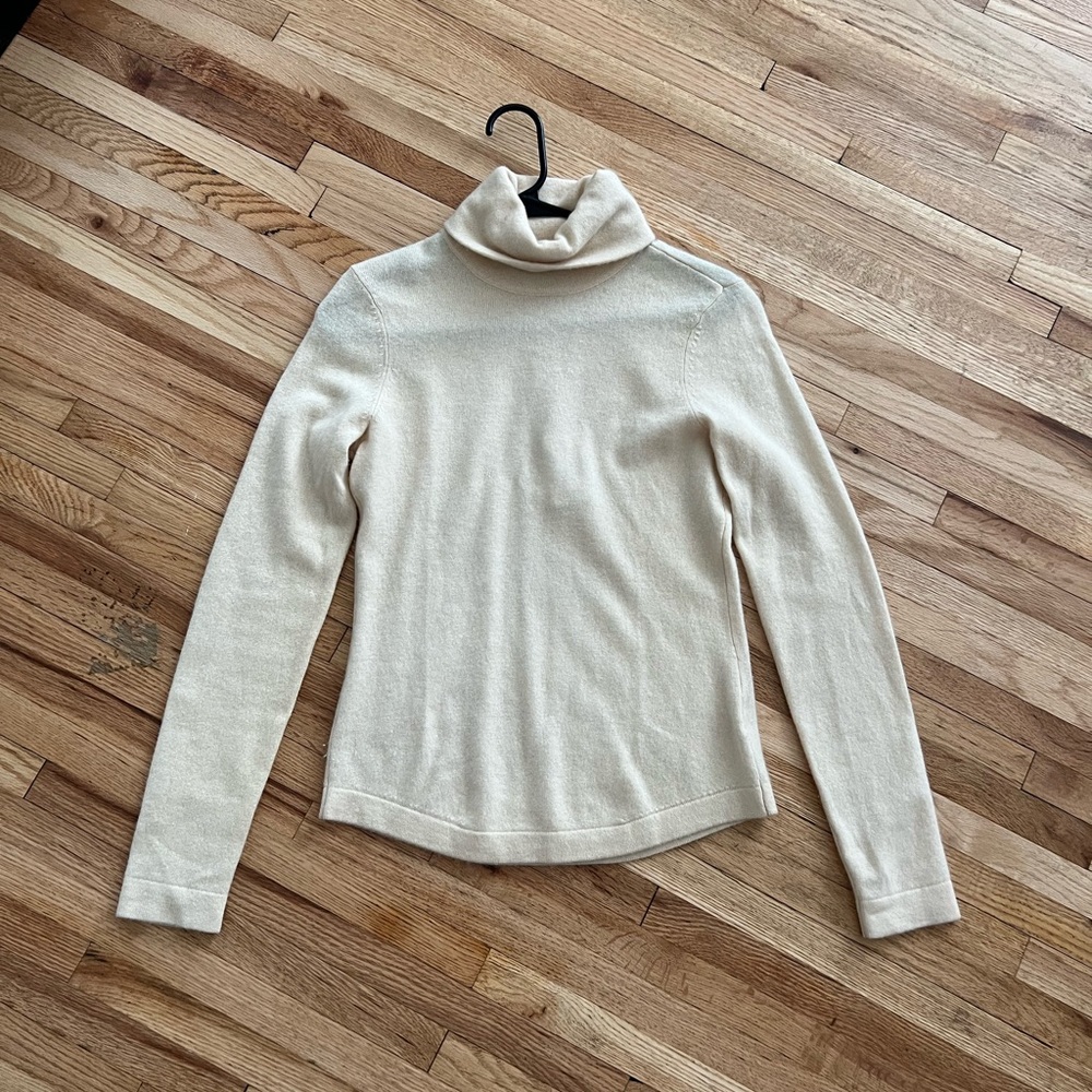 Saks Fifth 100% Cashmere sweater!